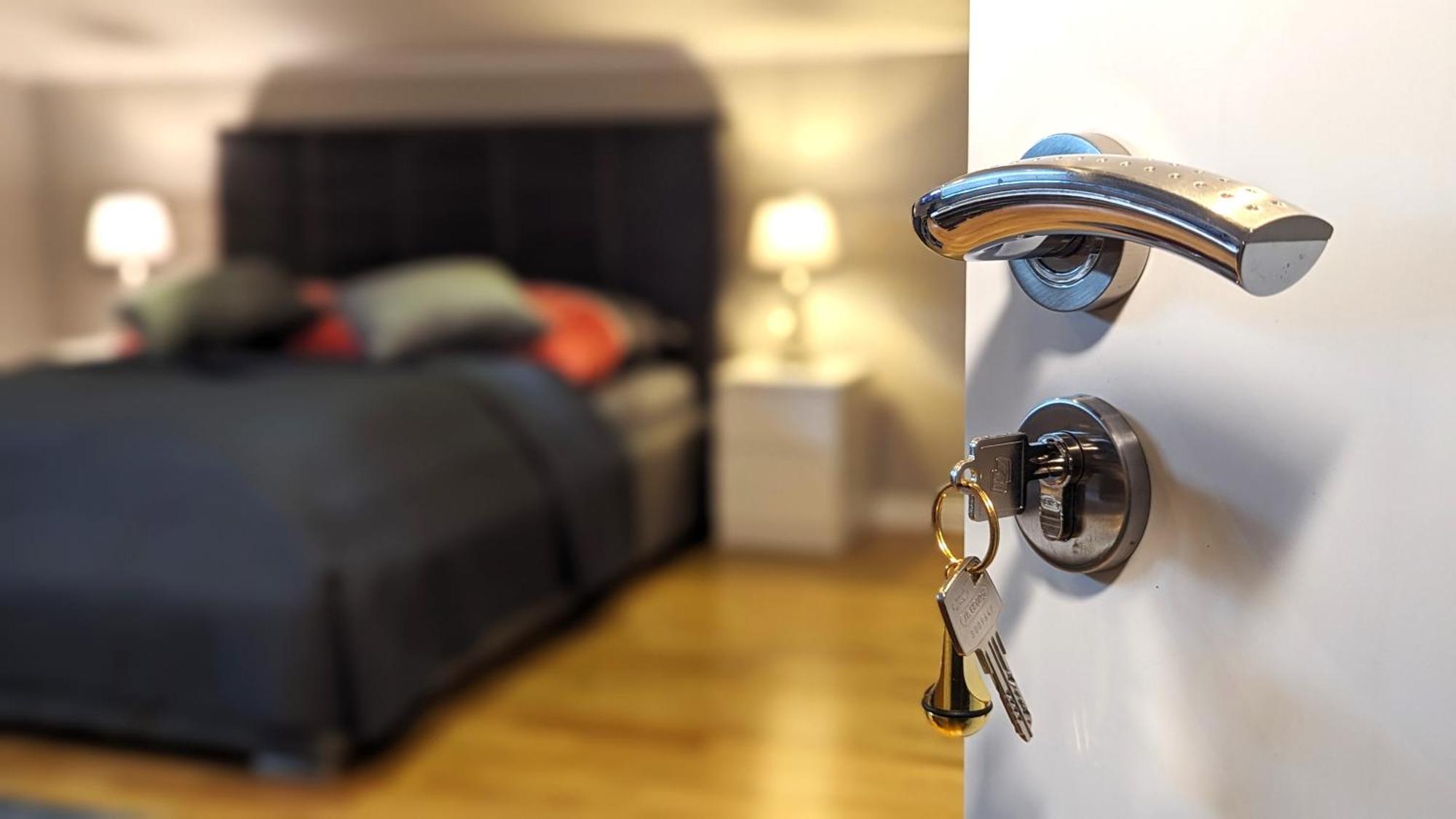 3 Rooms - Zimmervermietung Naehe Flughafen Ber - Gratis Wlan, Parken & Netflix Berlin Zewnętrze zdjęcie